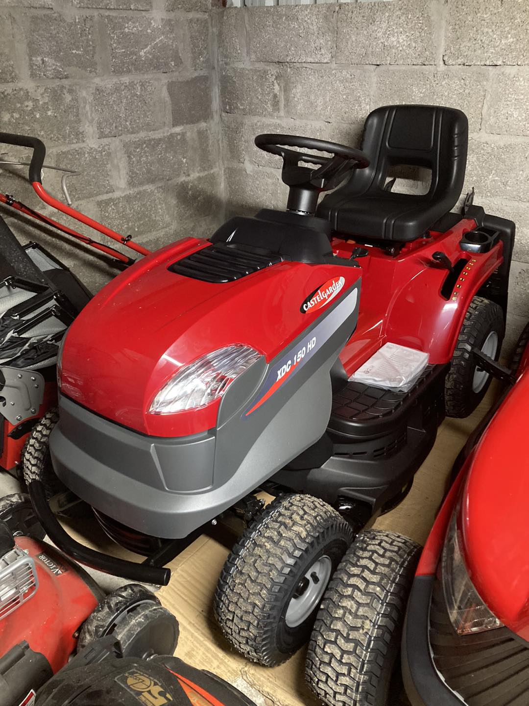 Lawn mower gallery image 31
